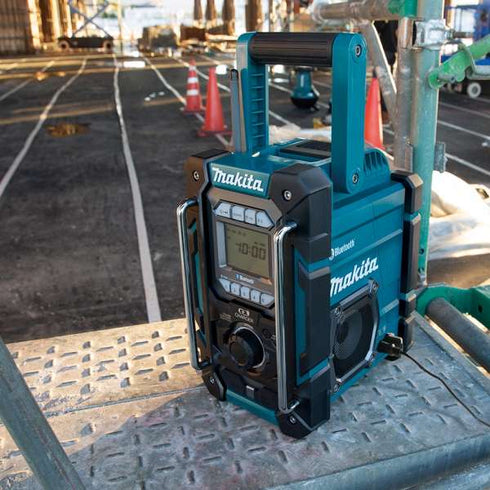 牧田Makita DMR300 12V-18V / AC220V充電式收音機(具電池充電功能)(淨機)