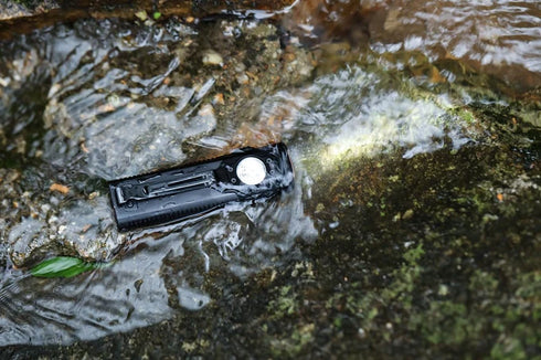 Trustfire MINI X3聚泛光鐳射UV四用充電磁吸電筒